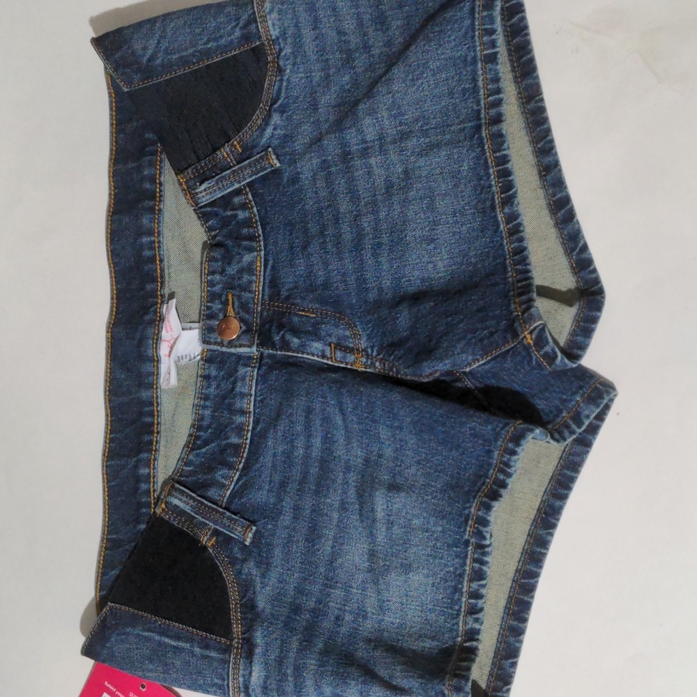 Isabel Maternity Women's Denim Jean Maternity Midi Shorts. Size 2/26 NWT